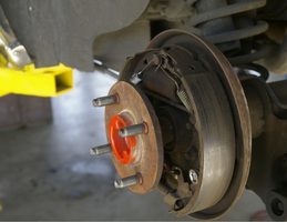 Four ways to see if your car's wheel bearing need replace.
